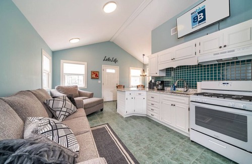 Paw Paw Lake Cabin | Washington Cottage by Paw Paw Lake
