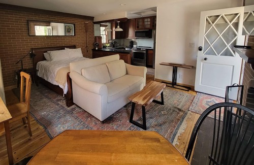 Old Town Alexandria Villa | Washington Family Property, Upper Carriage House in Old Town on 107 S Lee Street