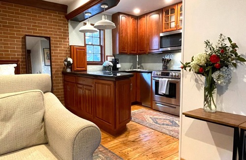 Old Town Alexandria Villa | Washington Family Property, Upper Carriage House in Old Town on 107 S Lee Street