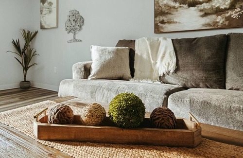 Plover House | Washington Manor Room #1