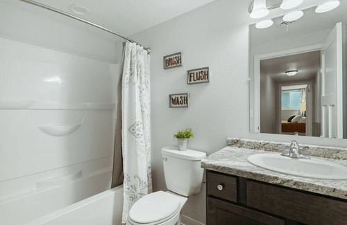 Plover House | Washington Manor Room #12