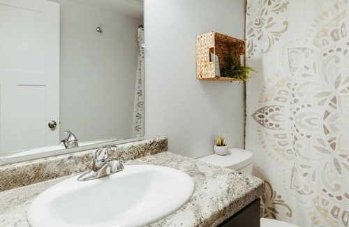 Plover Apartment | Washington Manor Room #4