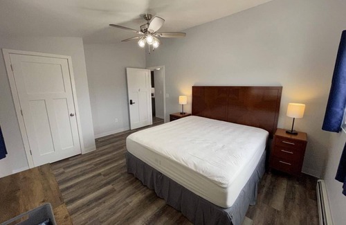 Plover Apartment | Washington Manor Room #4