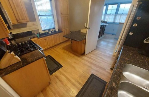 Washington Park House | Washington Park Bungalow with hot tub!
