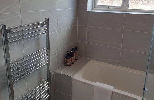 Washington House | Washington's Diamond 3 Bedroom House Sleeps 6Guest