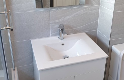 Washington House | Washington's Diamond 3 Bedroom House Sleeps 6Guest