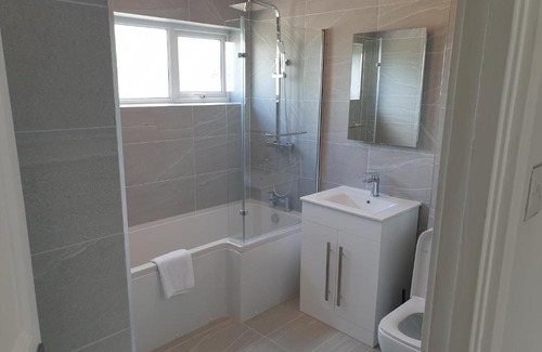 Washington House | Washington's Diamond 3 Bedroom House Sleeps 6Guest