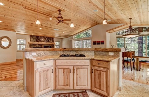 Country Club Estates House | Washoe Wanderlust -Game Rm w Pool Table & Foosball
