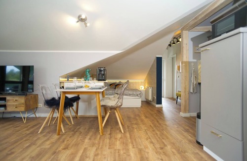 Neuensien Apartment | Wasserblick Garantiert! Ferienwohnung mit 3 Balkonen und 4 Schlafplätzen