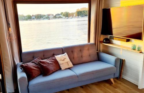 am See Boat Rental | Wasserbungalow Merlin