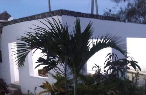 Watamu Bed & Breakfast | WatamuRustic Beach Coastal Living, Ocean, Seafood & Private Pool.