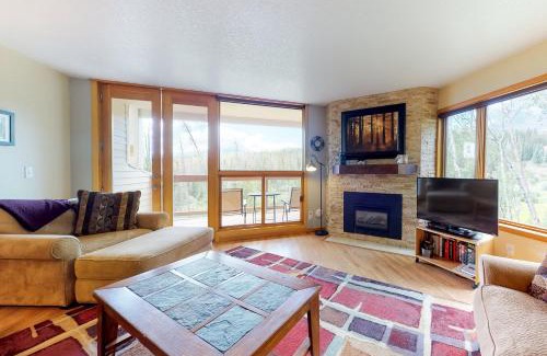 Wildernest Apartment | Watch Hill 216