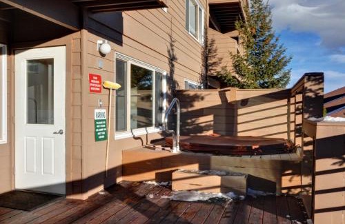 Wildernest Apartment | Watch Hill