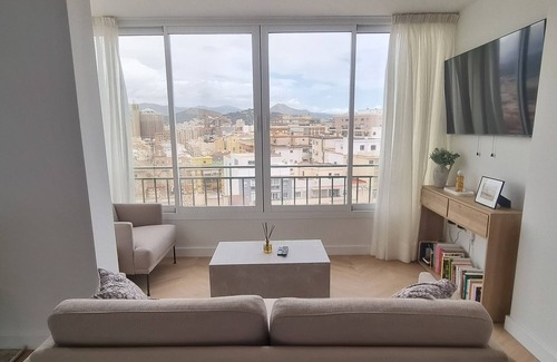 Cruz de Humilladero Apartment | Watch the birds fly whilst working from home