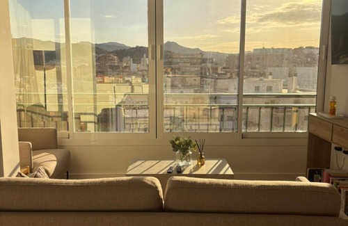 Cruz de Humilladero Apartment | Watch the birds fly whilst working from home