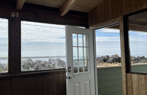 Rockaway Beach House | Watch the Boats Go By at Mariner’s Rest. A Wonderful Waterfront Family Home