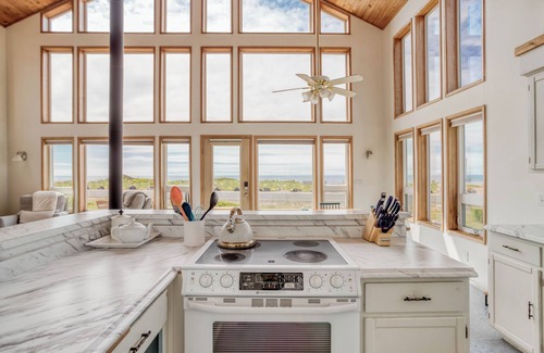 Yachats House | Watch the Waves Crash from this Ocean View, Dog-Friendly Home!