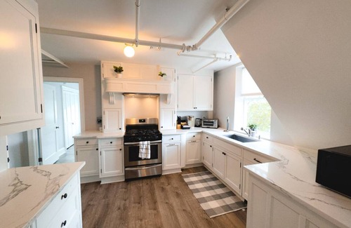 Hyannis House | Water Access 5-bed 2-bath Retreat