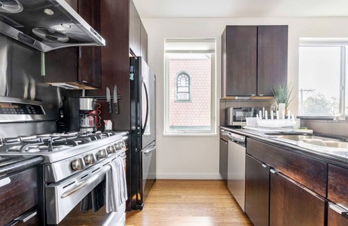 Lower Queen Anne House | Water and Needle View Townhome with Rooftop Deck