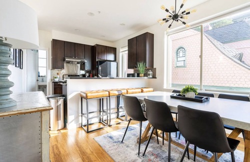 Lower Queen Anne House | Water and Needle View Townhome with Rooftop Deck