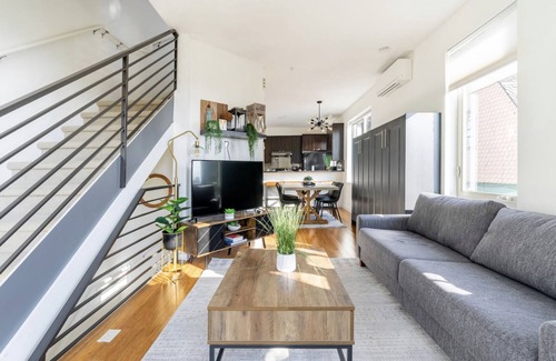 Lower Queen Anne House | Water and Needle View Townhome with Rooftop Deck