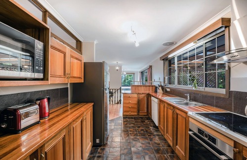 Lindisfarne House | Water/Bridge view; FAMILY is what this house is all about; 10 mins drive to city