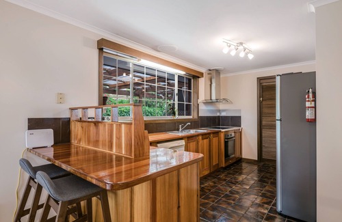 Lindisfarne House | Water/Bridge view; FAMILY is what this house is all about; 10 mins drive to city