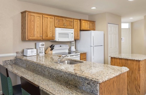 Williamsburg Condo | Water Country USA, Busch Gardens, "William & Mary," Wyndham Governor's Green
