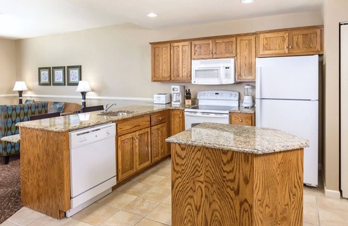 Williamsburg Condo | Water Country USA, Busch Gardens, "William & Mary," Wyndham Governor's Green