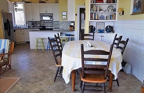 Indian Neck Heights House | Water Facing Home on Hiawatha Beach (2246)
