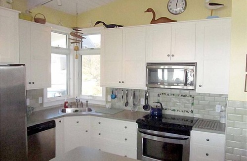 Indian Neck Heights House | Water Facing Home on Hiawatha Beach (2246)