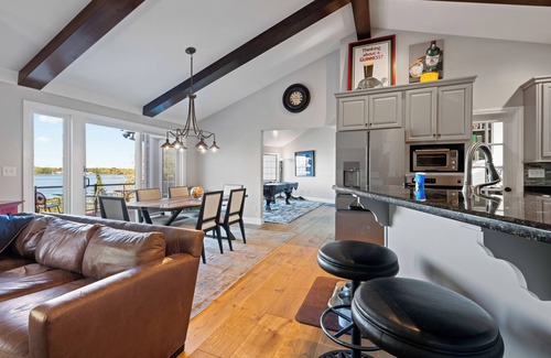 Allouez House | Water front 4-bedroom house with Lambeau views, pool table and theater room