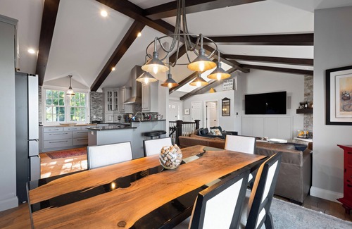 Allouez House | Water front 4-bedroom house with Lambeau views, pool table and theater room