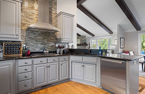 Allouez House | Water front 4-bedroom house with Lambeau views, pool table and theater room