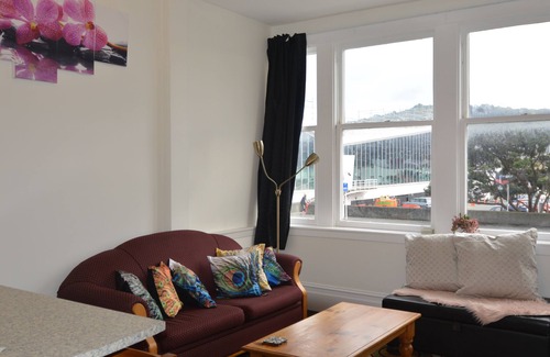 Oriental Bay House | Water front Bayview House