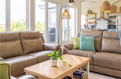 Princetown Cottage | Water Front Beach House With Breathtaking View Of Darnley Basin, Mins To Beach