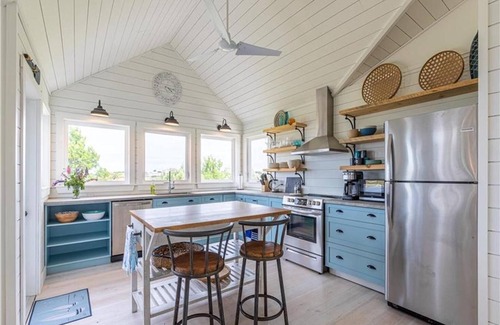 Princetown Cottage | Water Front Beach House With Breathtaking View Of Darnley Basin, Mins To Beach