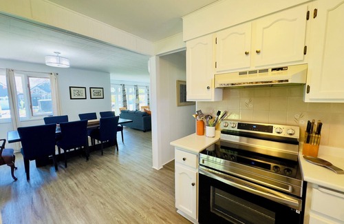 Turkey Point House | Water Front Cedar Canal Sleeps 7