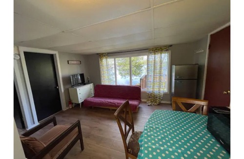 Frontenac House | Water front cottage /private beach access
