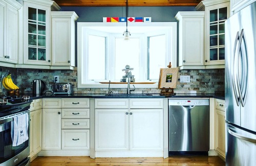 Perry House | Water Front Cottage on Lake Mirage, Private Dock, Sandy Beach and Hot Tub!