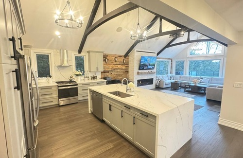Duclos Point Cottage | Water Front cottage in Georgina