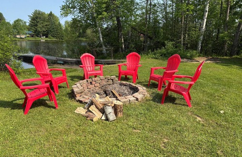 Nominingue Cottage | Water Front - Cozy Lakeside Getaway