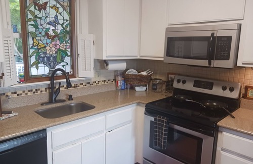 Deltaville House | WATER FRONT fully furnished 3-bedroom house. Short term of 1 to 4 months