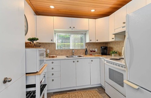 Saint-Damien Ski Chalet | Water Front, hot tub with sunset, beach private