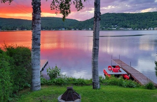 Saint-Damien Ski Chalet | Water Front, hot tub with sunset, beach private