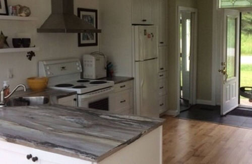 Magnetawan House | Water front location minutes to all amenities