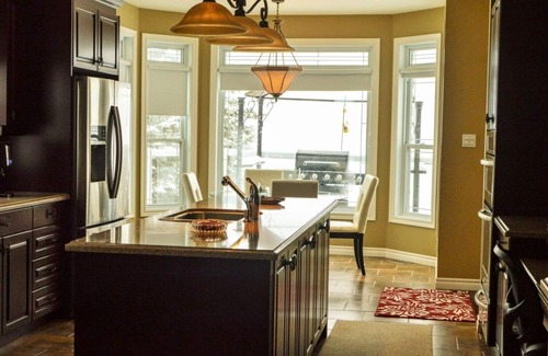 Janetville House | water front luxury lake house