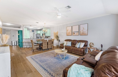 Corpus Christi House | Water front oasis, 2 minutes to the beach. Pet-friendly