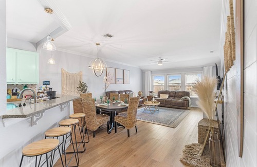 Corpus Christi House | Water front oasis, 2 minutes to the beach. Pet-friendly