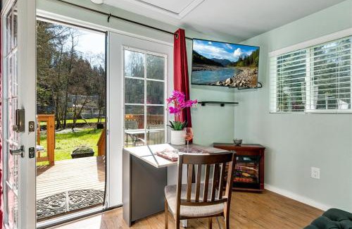 Issaquah Villa | Water front Oasis